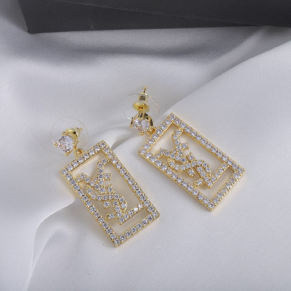 Stylish Vintage Diamond Earrings JW3989