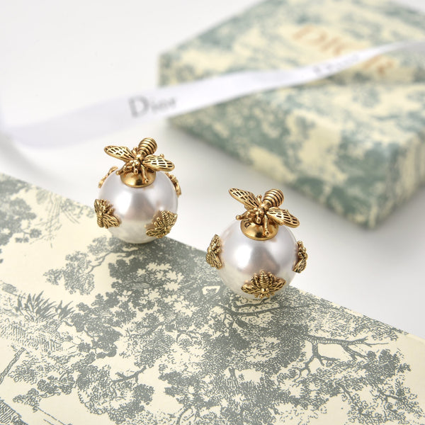 Creative pearl earrings
